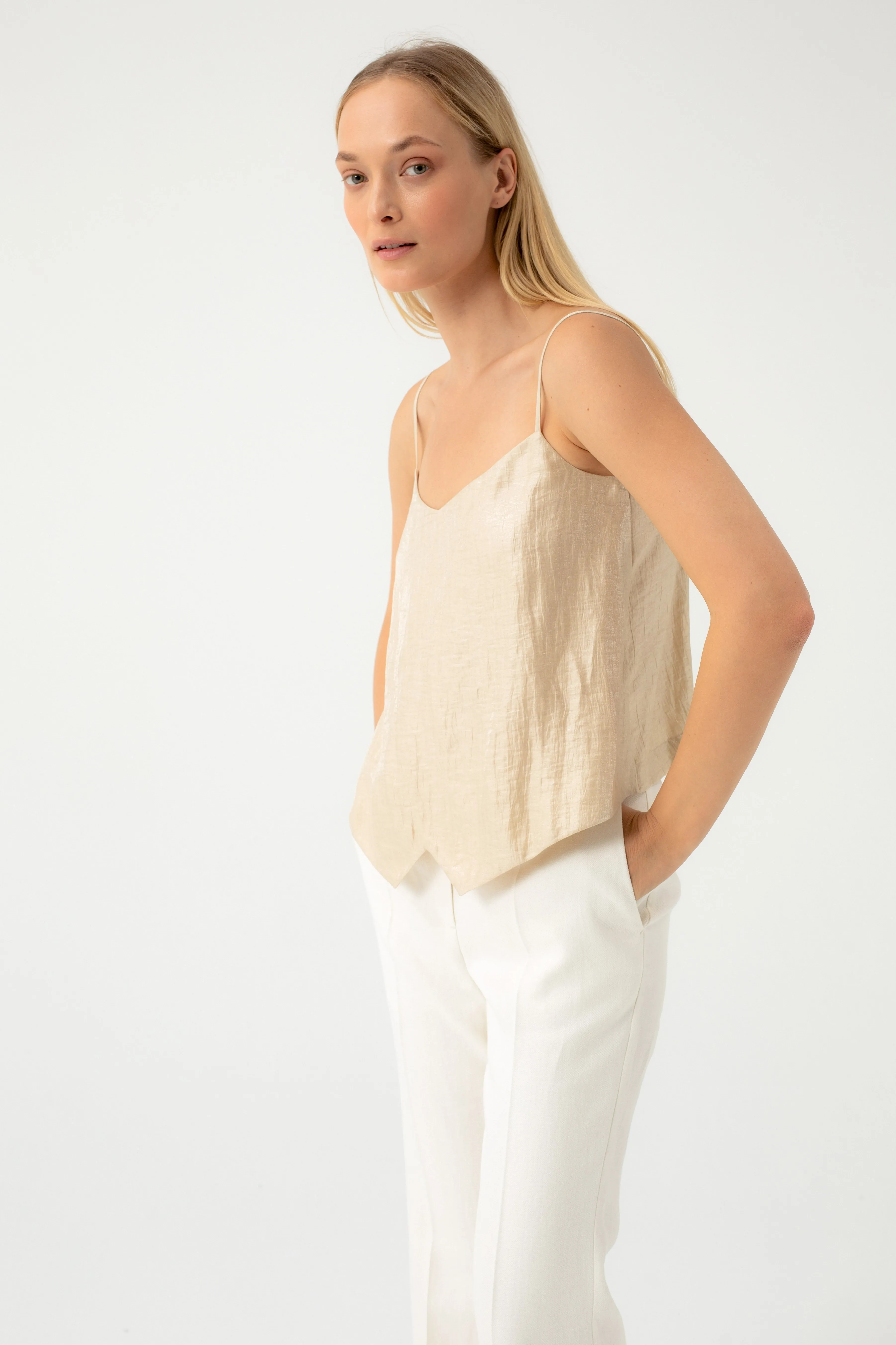 BEIGE TOP WITH LINEN