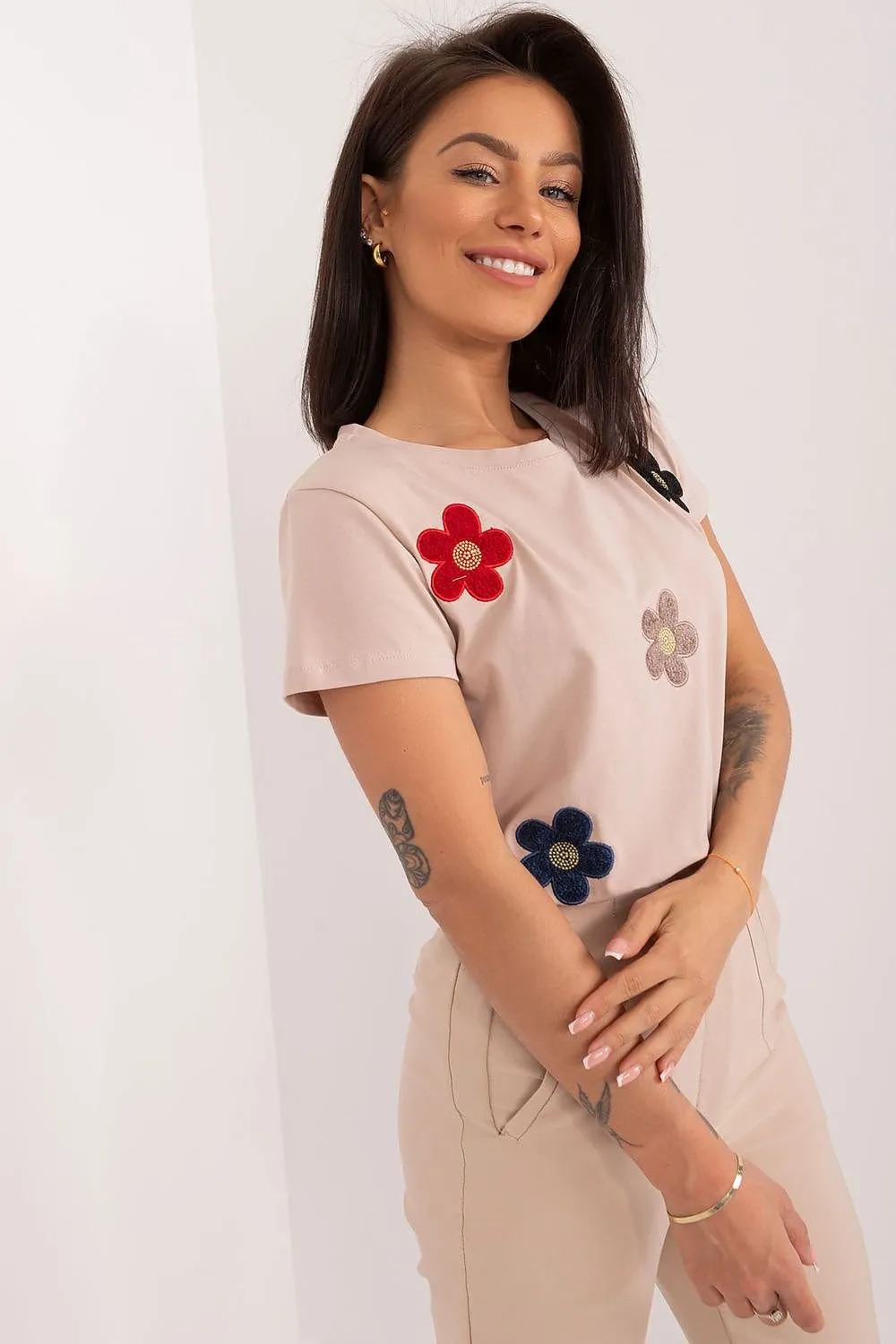 BFG Women's European Casual Short Sleeves Top with Sewn-on Flowers